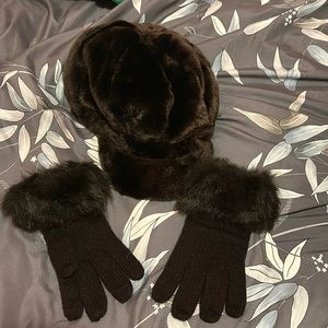 Foxy faux fur hat and gloves